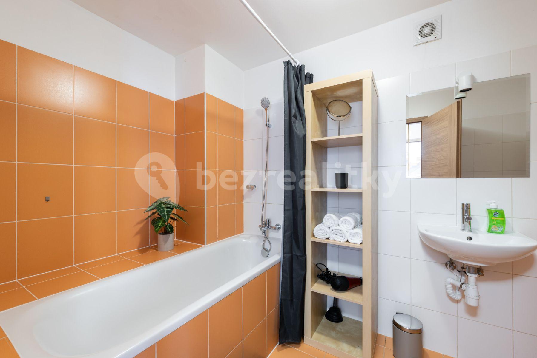 Prenájom bytu 5-izbový 90 m², Grafická, Praha, Praha