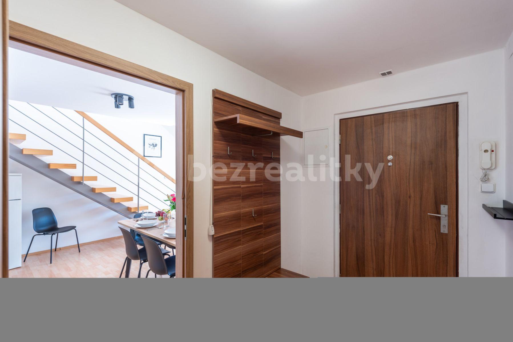 Prenájom bytu 5-izbový 90 m², Grafická, Praha, Praha