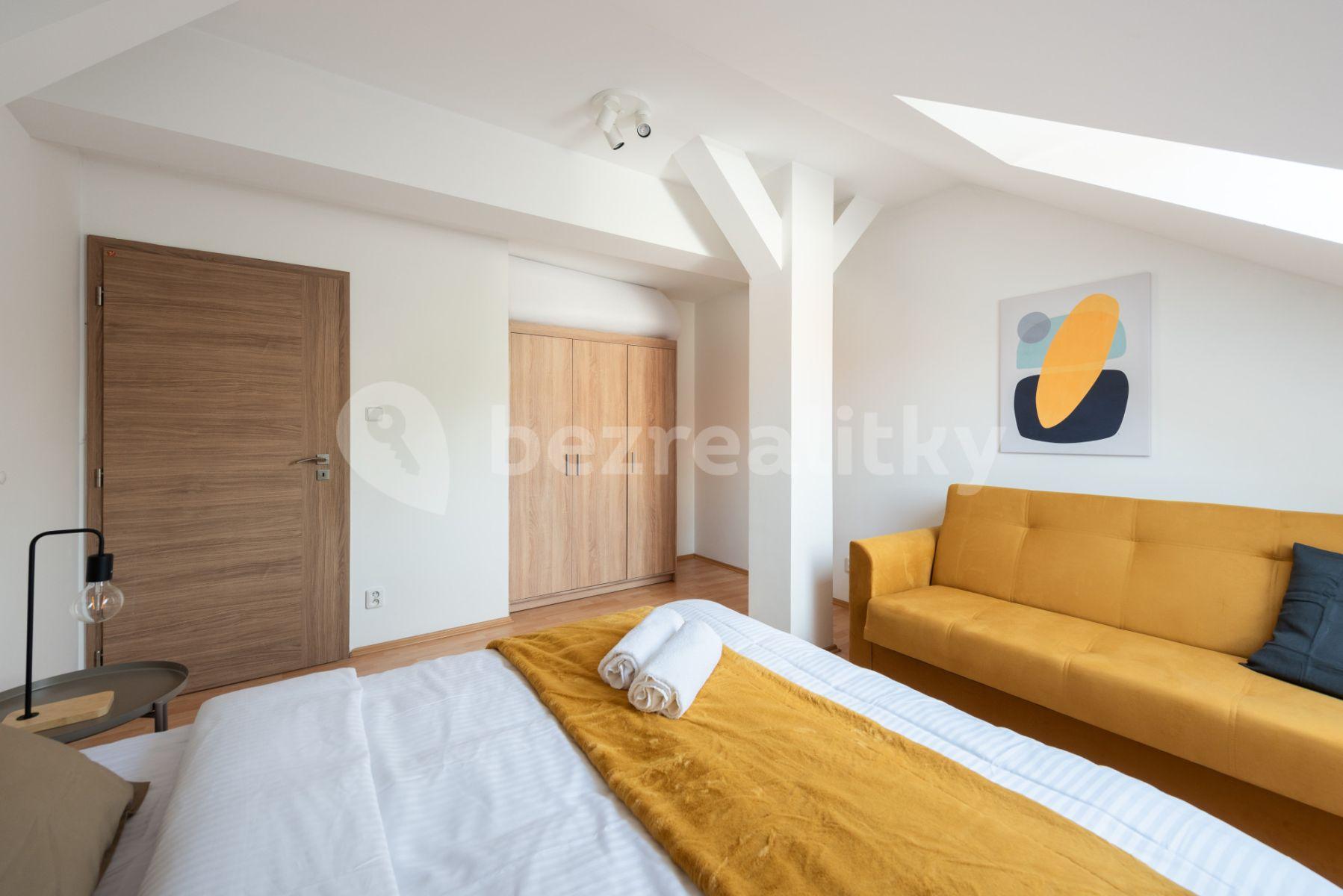 Prenájom bytu 5-izbový 90 m², Grafická, Praha, Praha