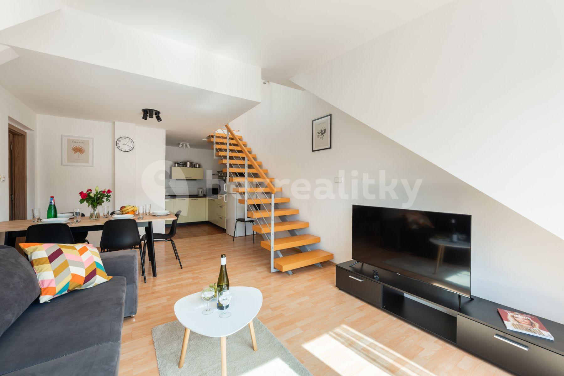 Prenájom bytu 5-izbový 90 m², Grafická, Praha, Praha