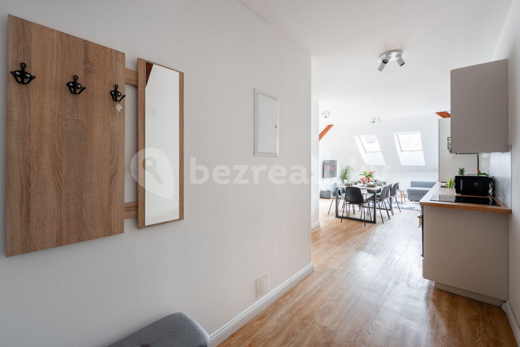 Prenájom bytu 3-izbový 75 m², Plzeňská, Praha, Praha