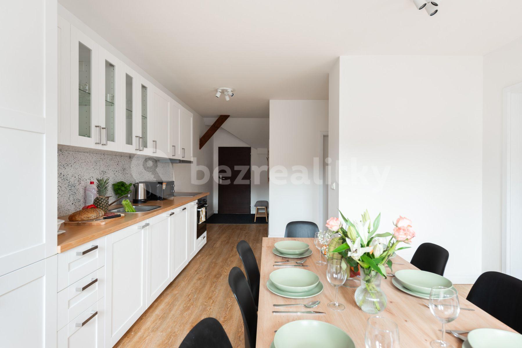 Prenájom bytu 3-izbový 75 m², Plzeňská, Praha, Praha