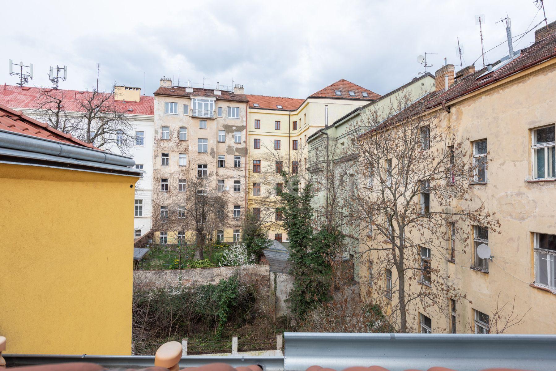 Prenájom bytu 3-izbový 75 m², Plzeňská, Praha, Praha