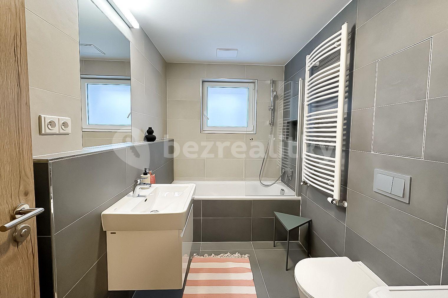 Prenájom bytu 2-izbový 63 m², U Pergamenky, Praha, Praha