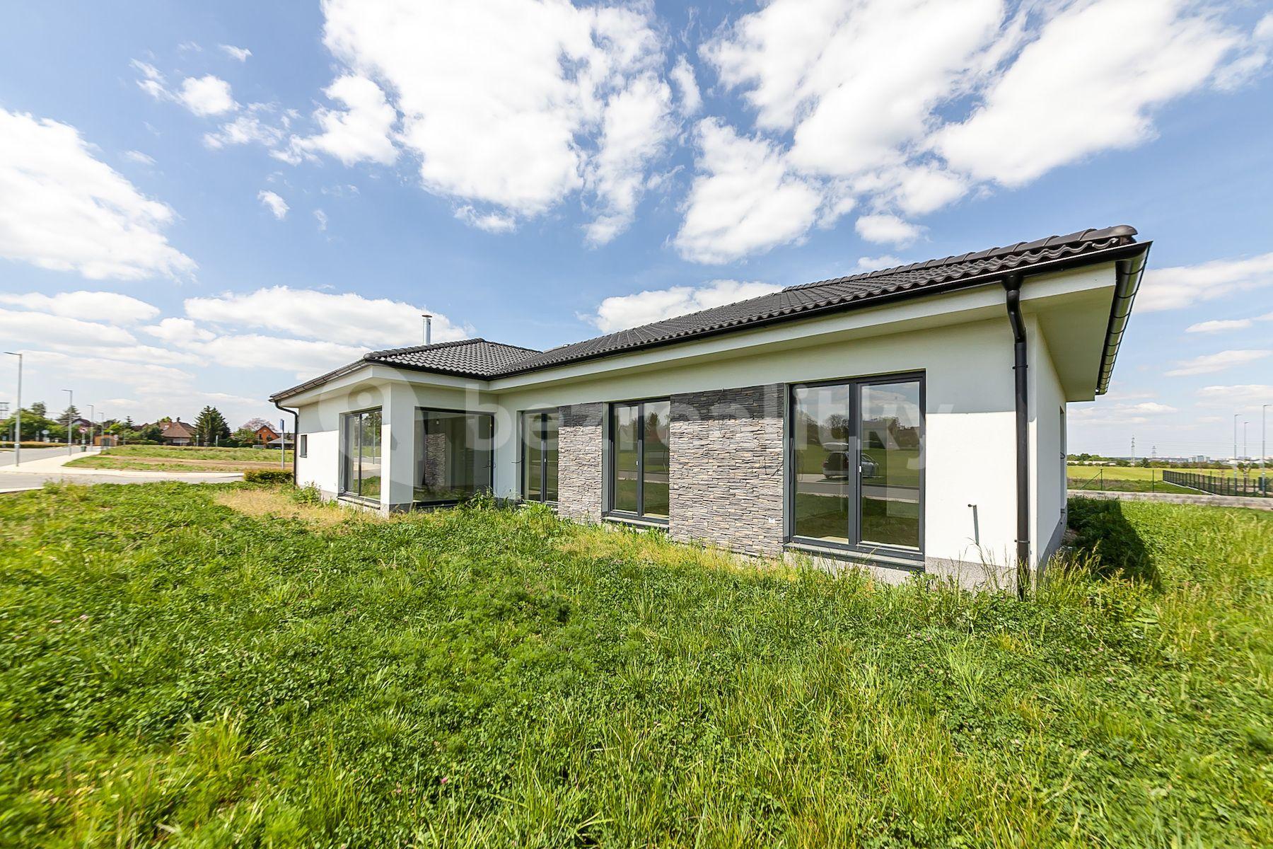 Predaj kancelárie 829 m², Vestec, Vestec, Středočeský kraj