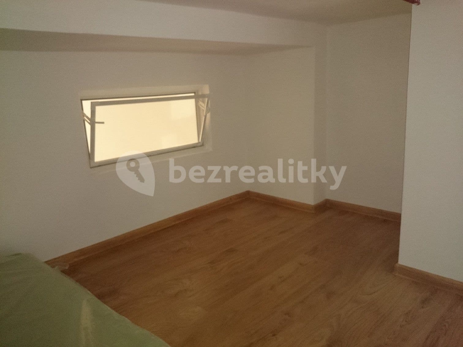 Prenájom bytu 2-izbový 38 m², Cyprichova, Rača, Bratislavský kraj