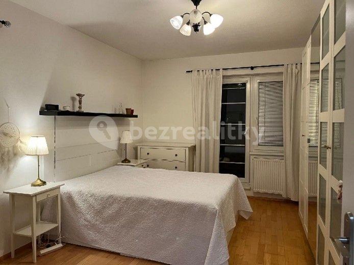Prenájom bytu 3-izbový 86 m², Kaštanová, Holubice, Středočeský kraj