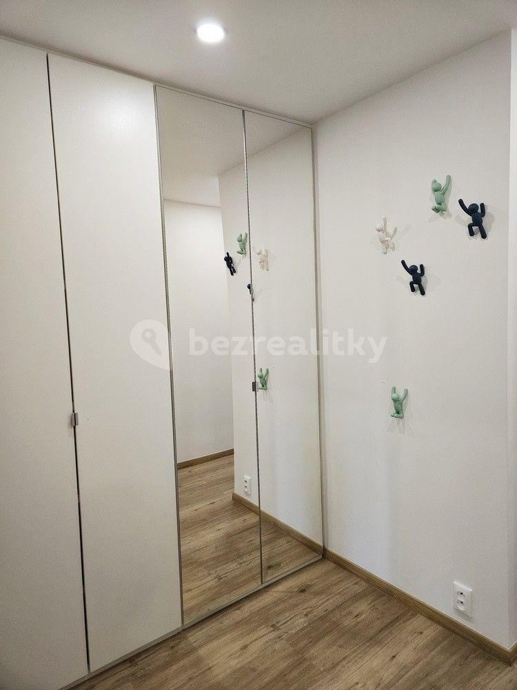 Prenájom bytu 3-izbový 73 m², Chudenická, Praha, Praha