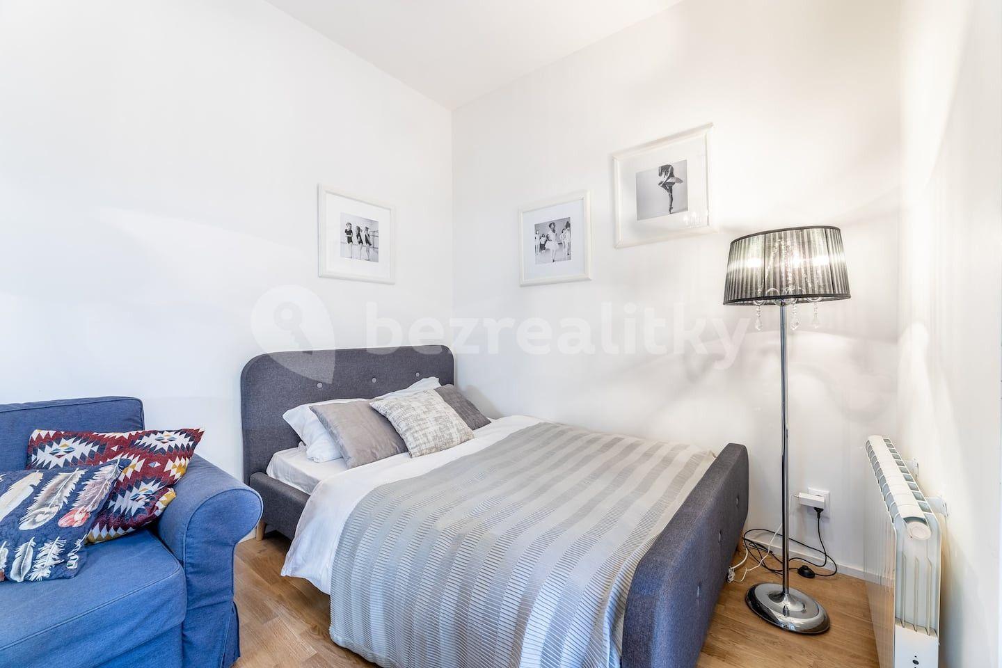 Prenájom bytu 1-izbový 24 m², Příčná, Praha, Praha