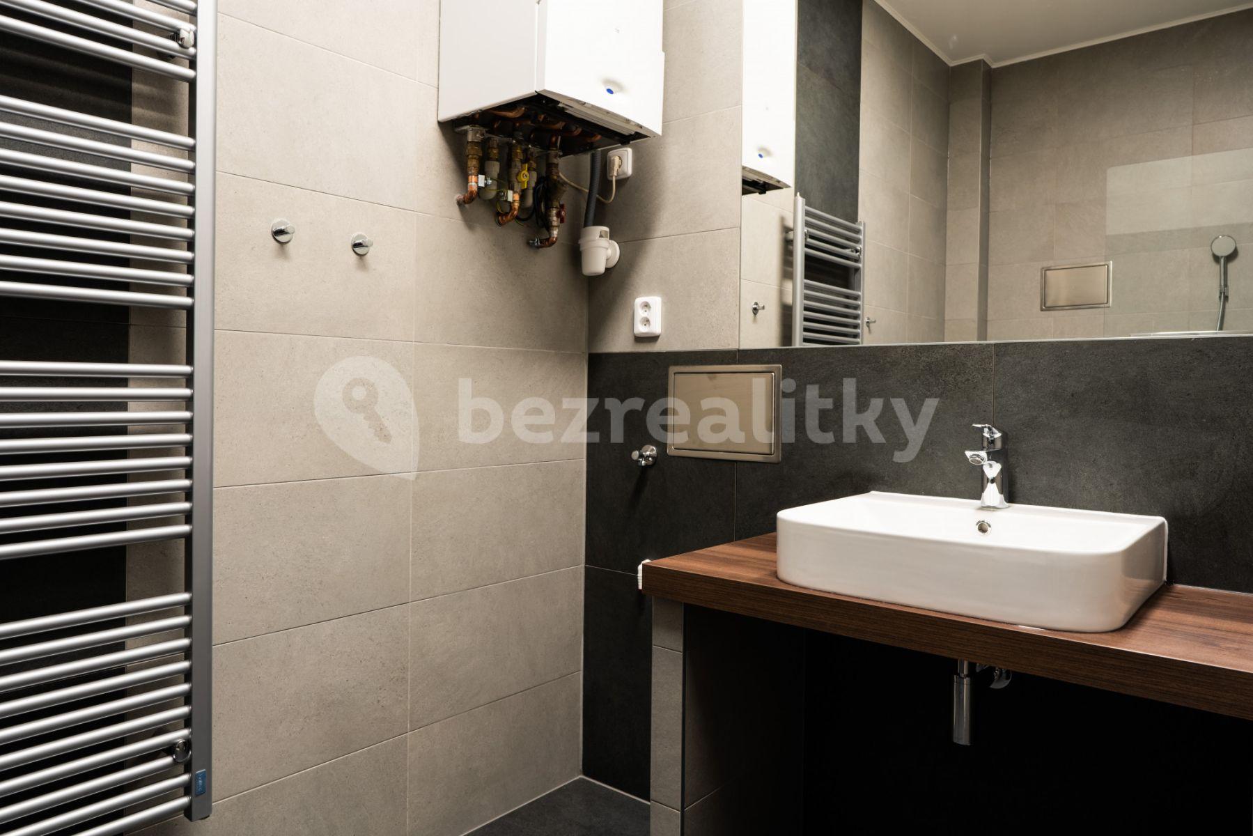 Prenájom bytu 2-izbový 79 m², Polská, Praha, Praha