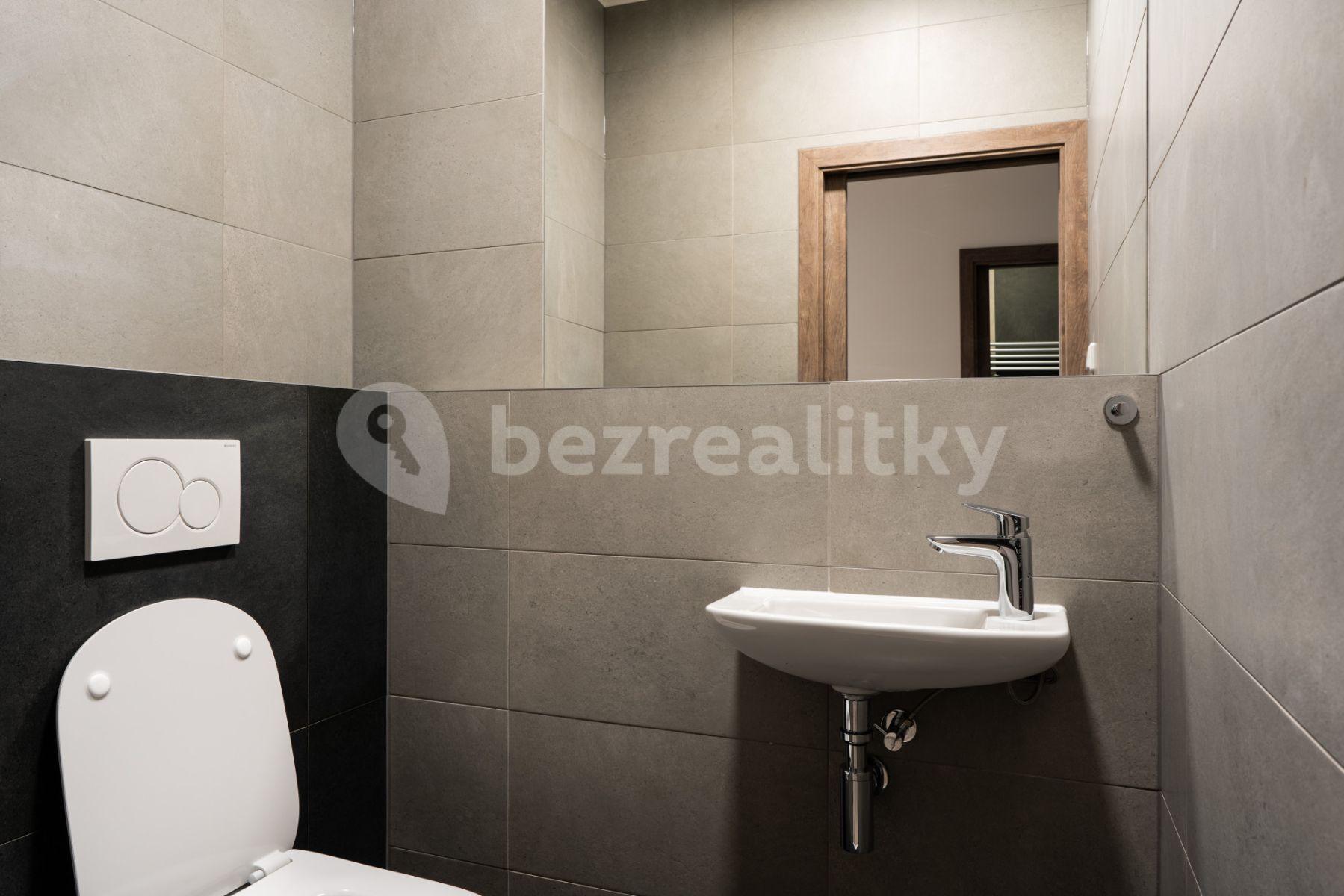 Prenájom bytu 2-izbový 79 m², Polská, Praha, Praha