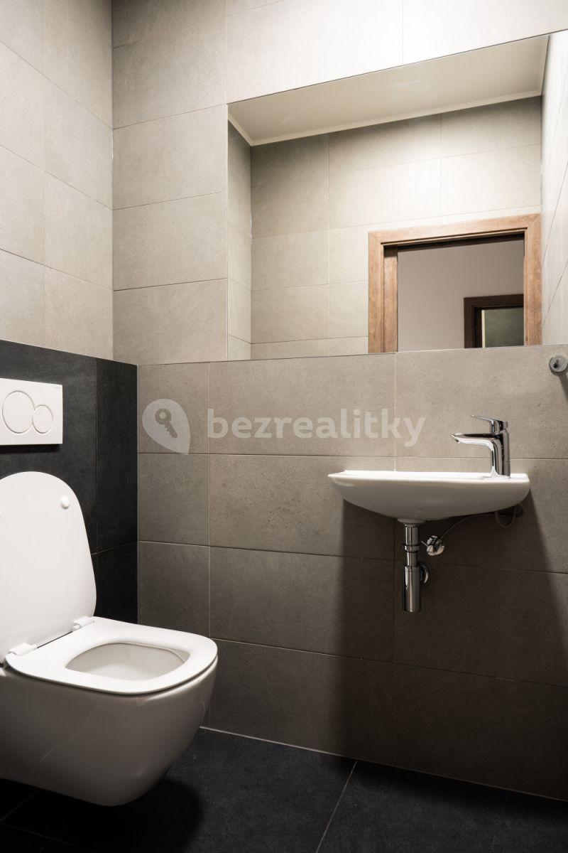 Prenájom bytu 2-izbový 79 m², Polská, Praha, Praha