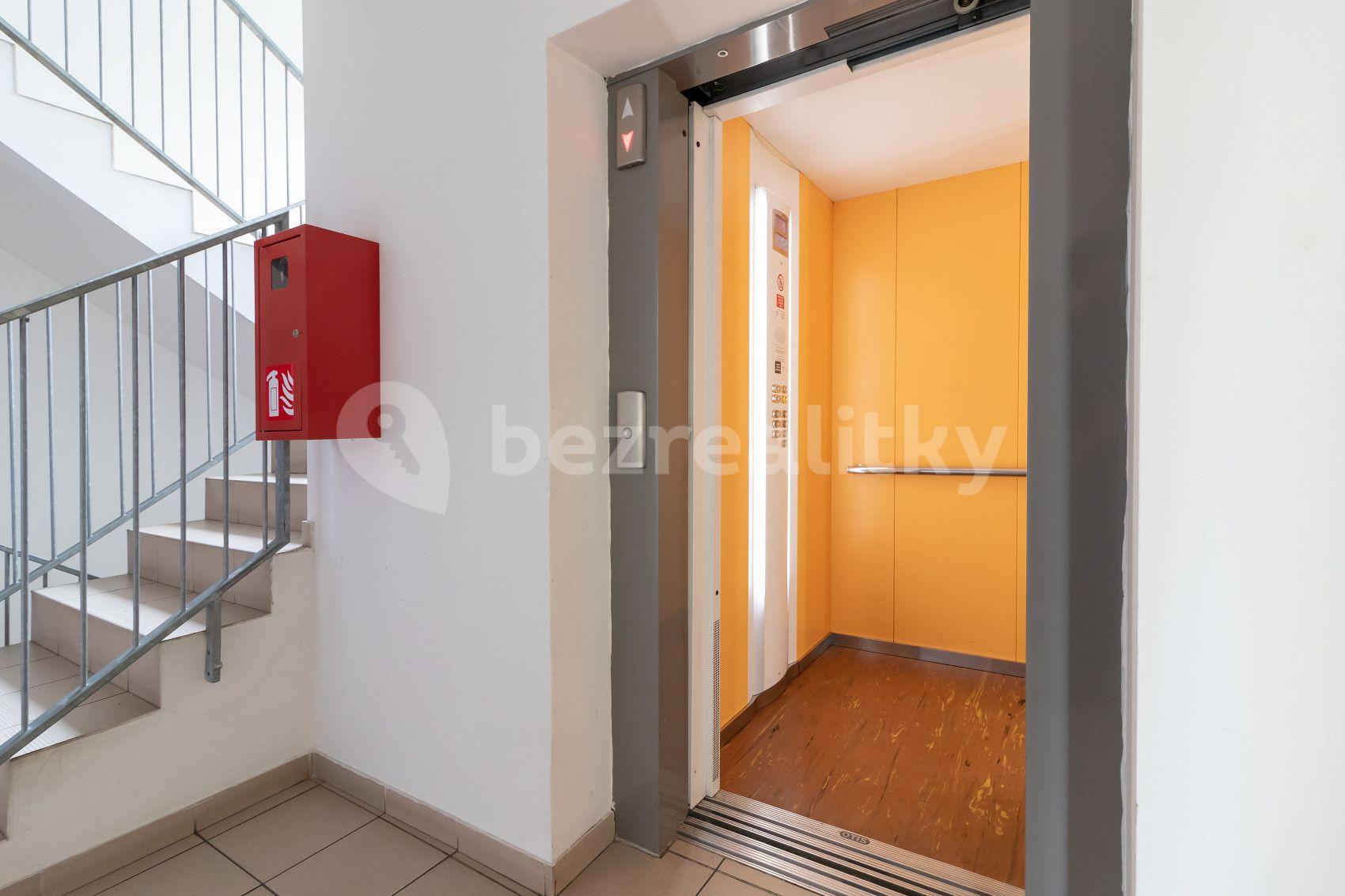 Prenájom bytu 2-izbový 40 m², U Michelského mlýna, Praha, Praha