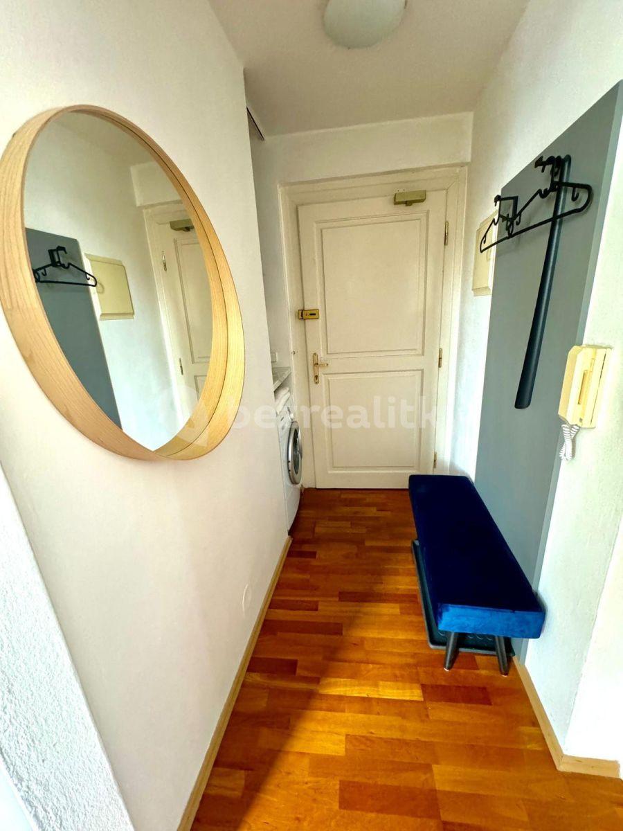 Prenájom bytu 2-izbový 40 m², Mostecká, Praha, Praha