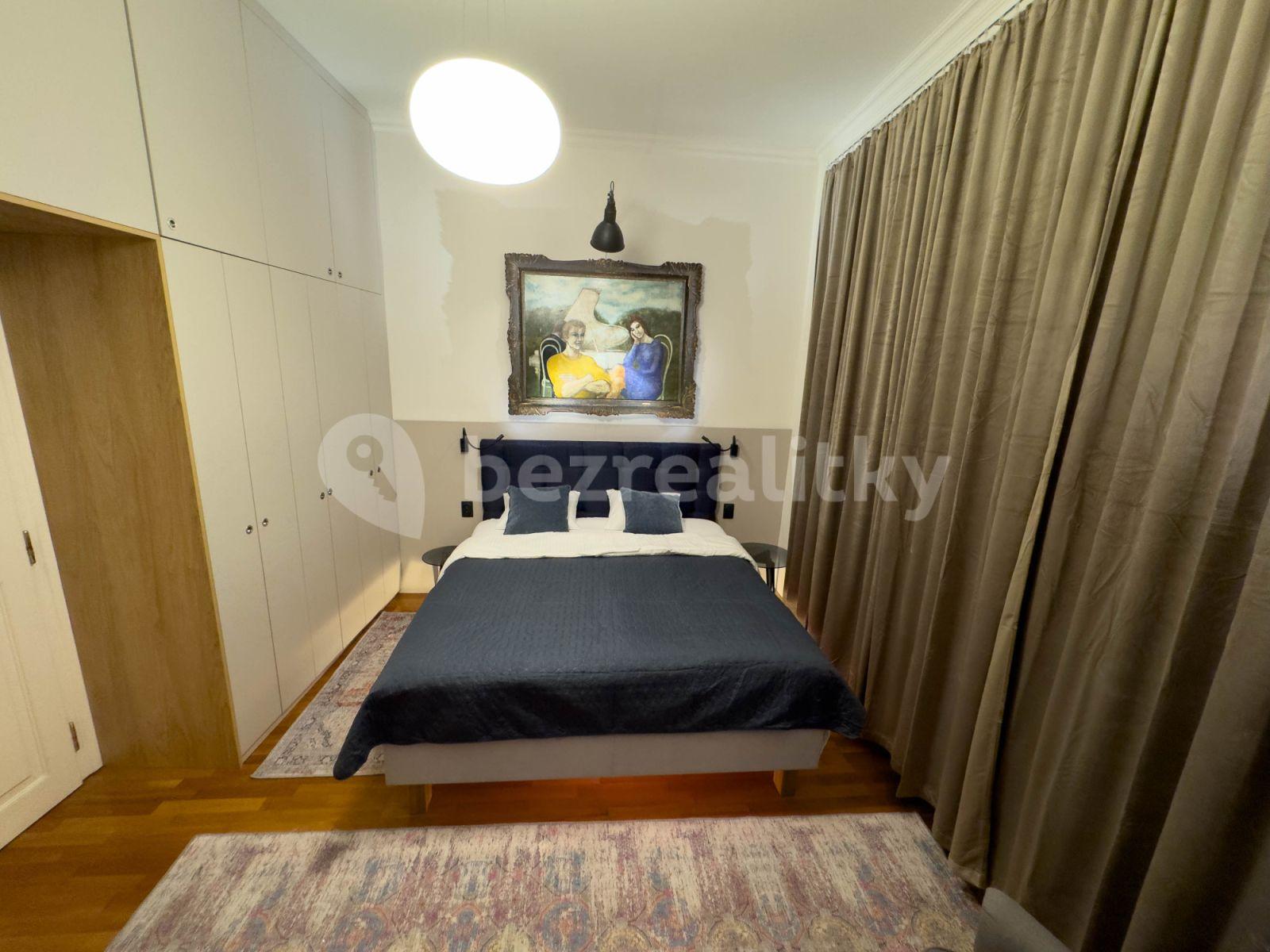 Prenájom bytu 2-izbový 40 m², Mostecká, Praha, Praha