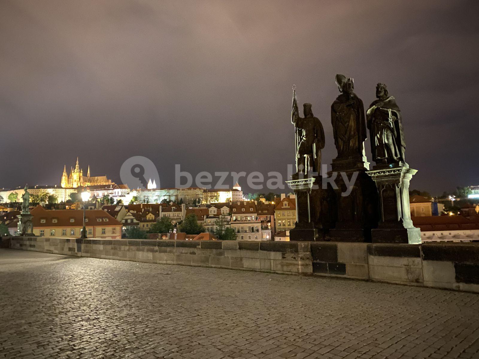 Prenájom bytu 2-izbový 40 m², Mostecká, Praha, Praha