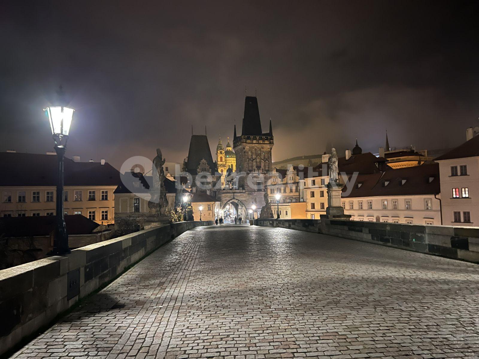 Prenájom bytu 2-izbový 40 m², Mostecká, Praha, Praha