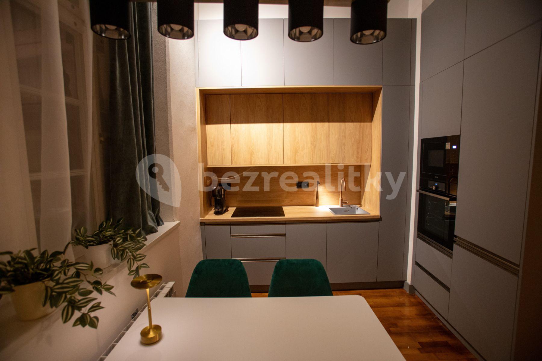 Prenájom bytu 2-izbový 40 m², Mostecká, Praha, Praha