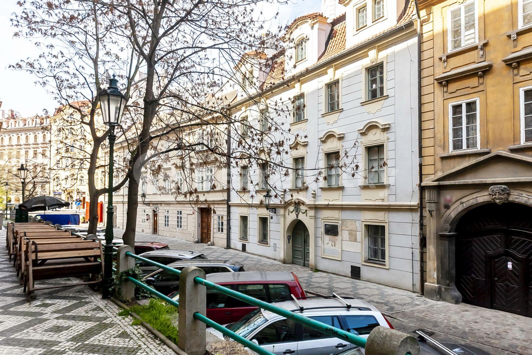 Prenájom bytu 2-izbový 50 m², U Obecního dvora, Praha, Praha