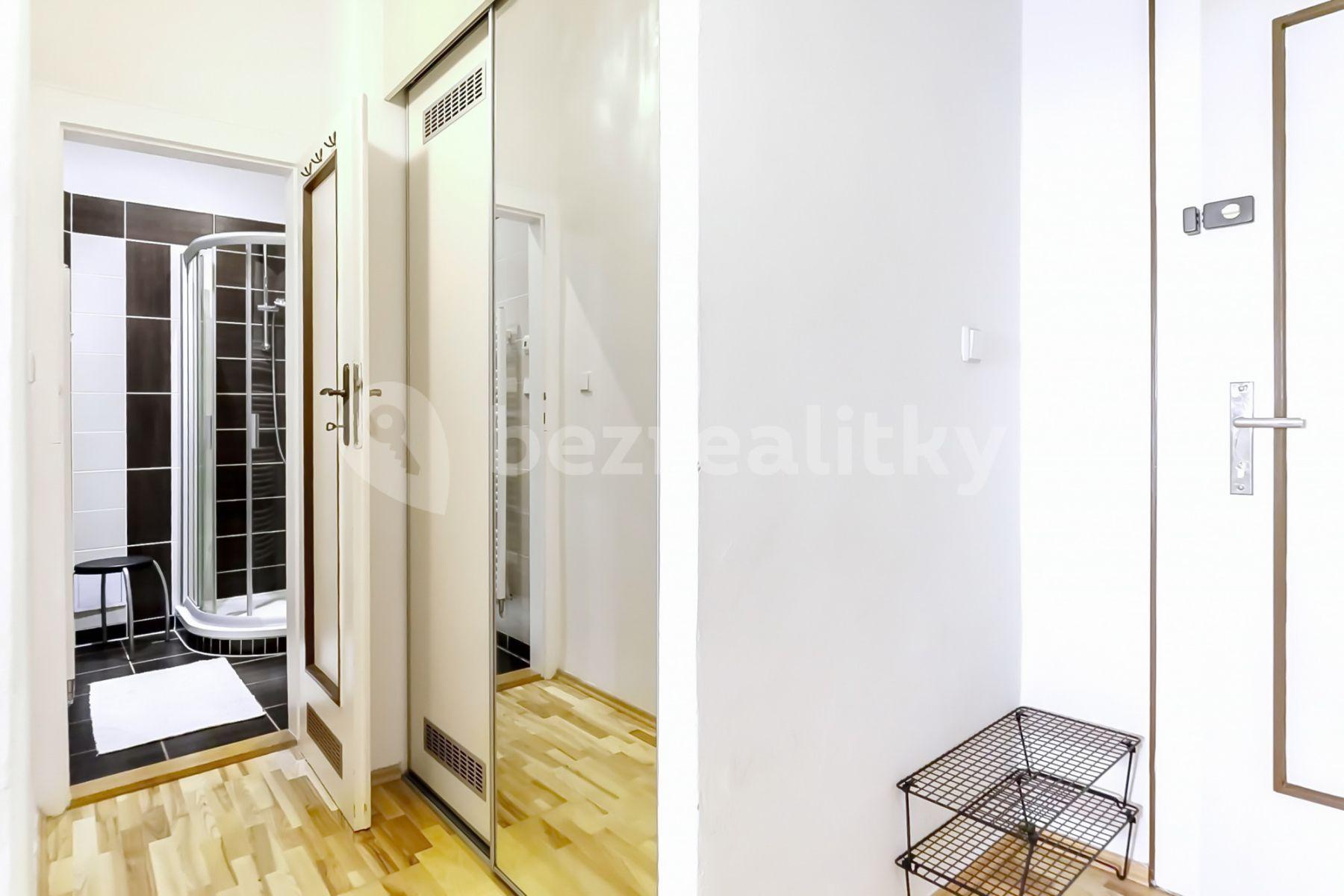 Prenájom bytu 2-izbový 50 m², U Obecního dvora, Praha, Praha