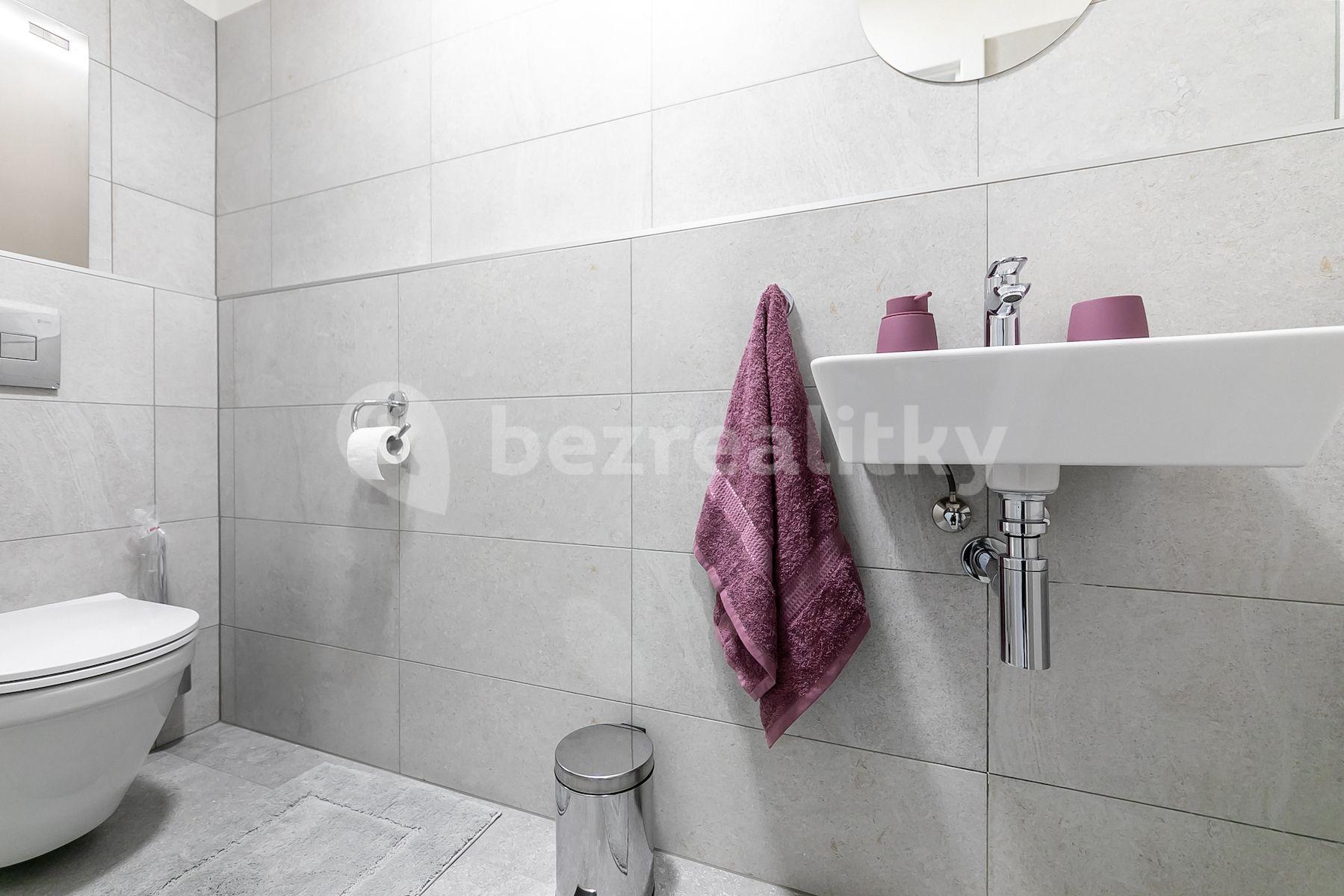 Predaj bytu 2-izbový 58 m², Choceradská, Praha, Praha