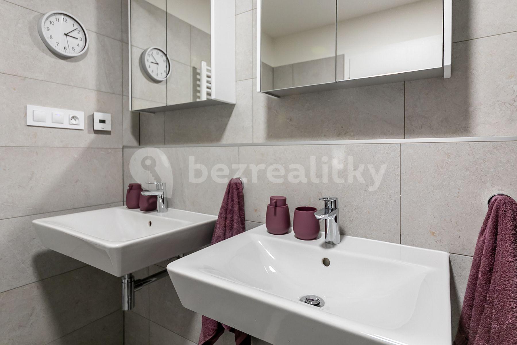 Predaj bytu 2-izbový 58 m², Choceradská, Praha, Praha