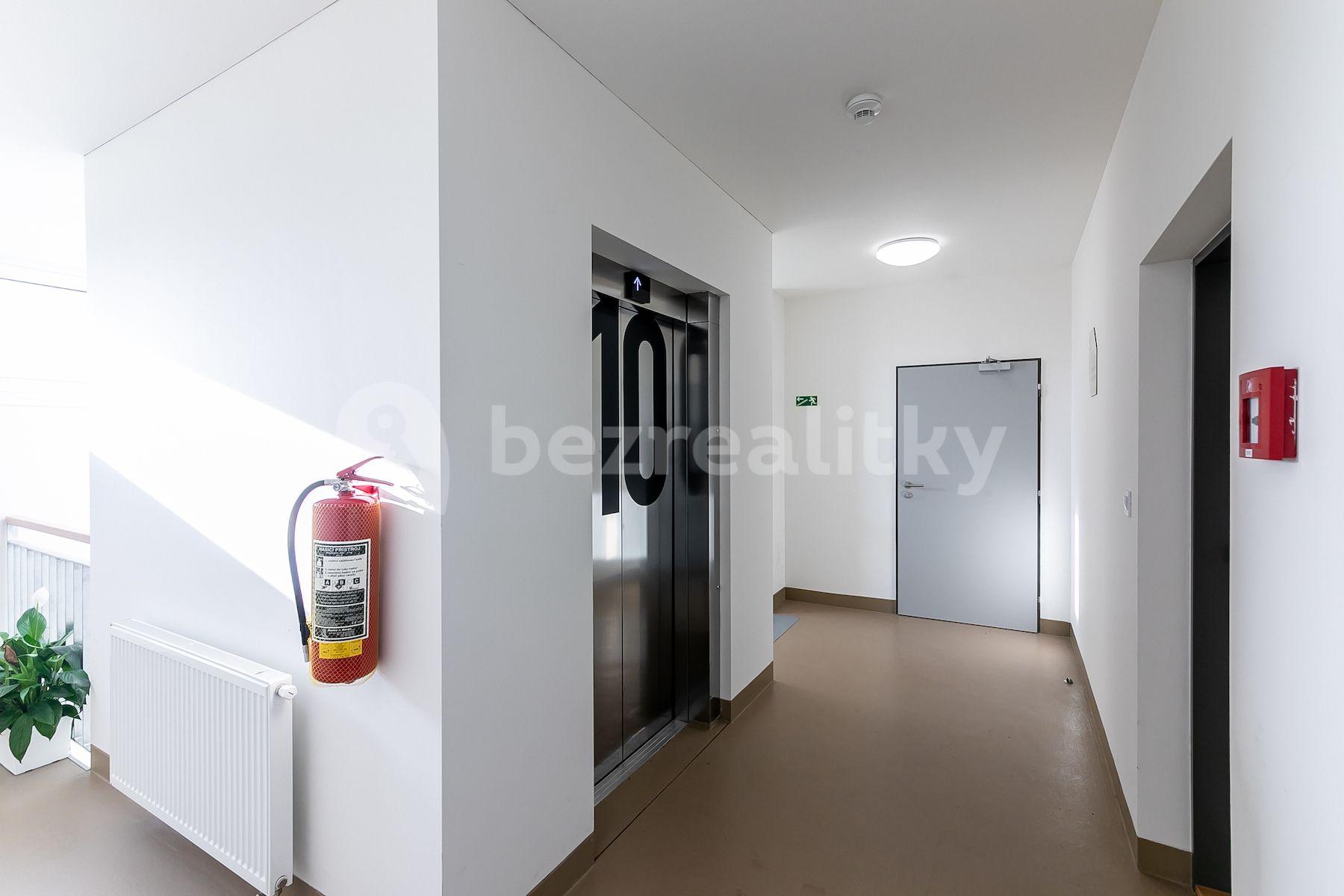 Predaj bytu 2-izbový 58 m², Choceradská, Praha, Praha