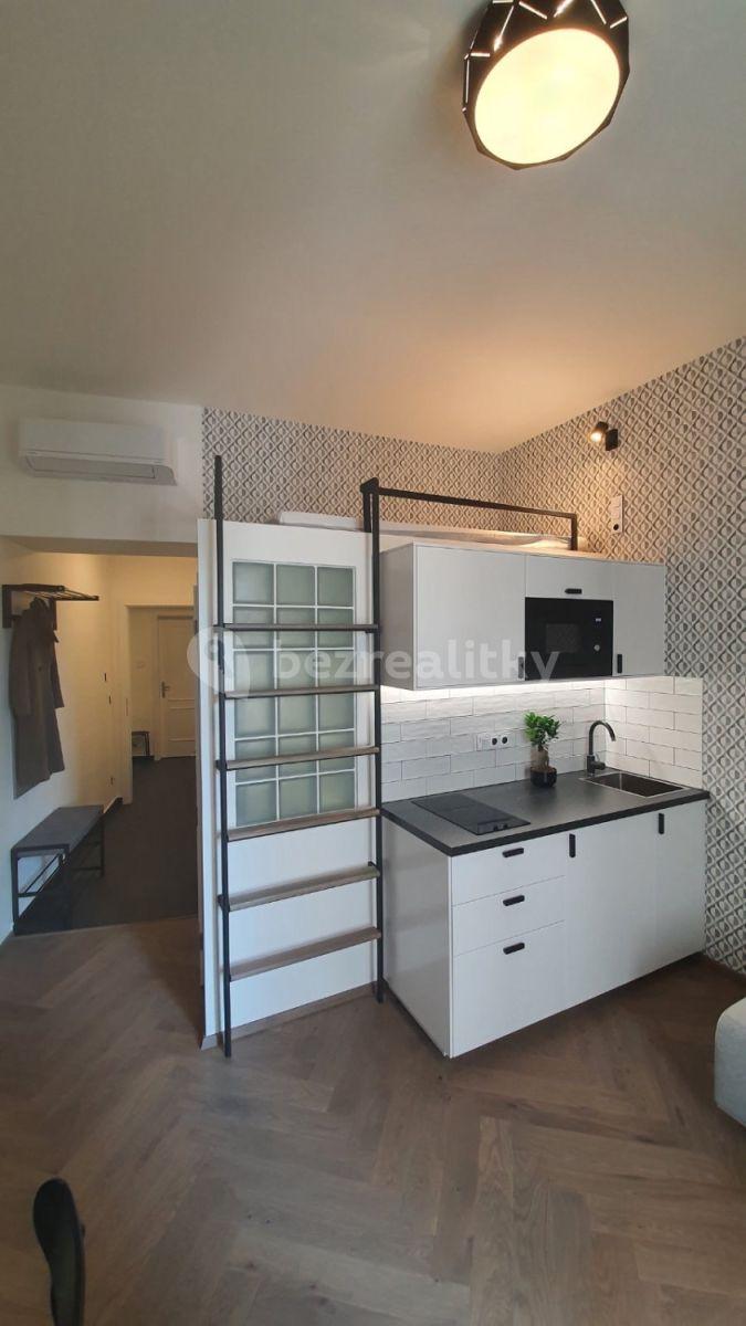 Prenájom bytu 1-izbový 25 m², Lípová, Praha, Praha