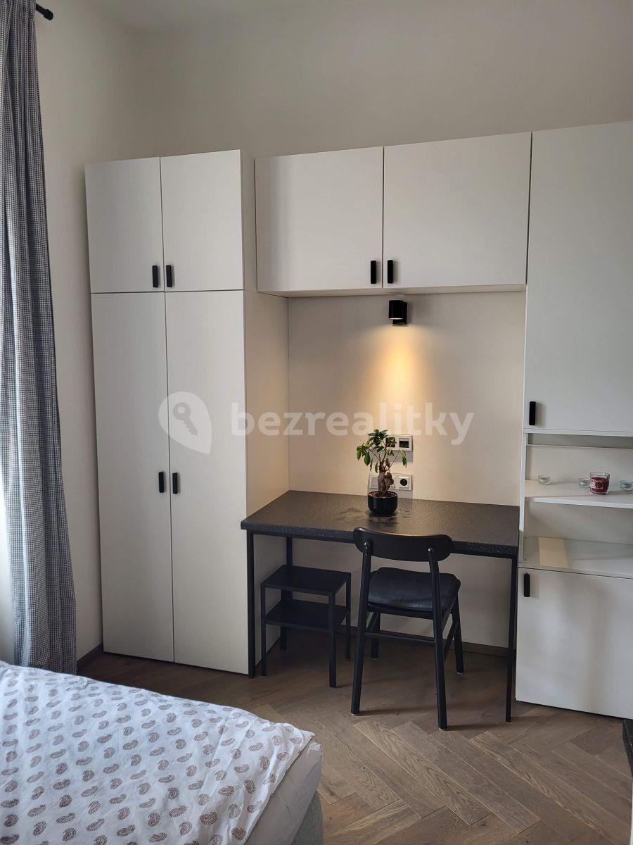 Prenájom bytu 1-izbový 25 m², Lípová, Praha, Praha