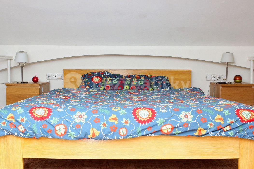 Prenájom bytu 1-izbový 44 m², Na Valentince, Praha, Praha