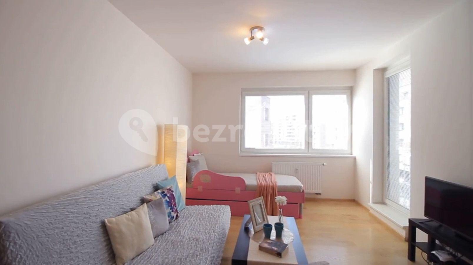 Prenájom bytu 2-izbový 60 m², Zakšínská, Praha, Praha