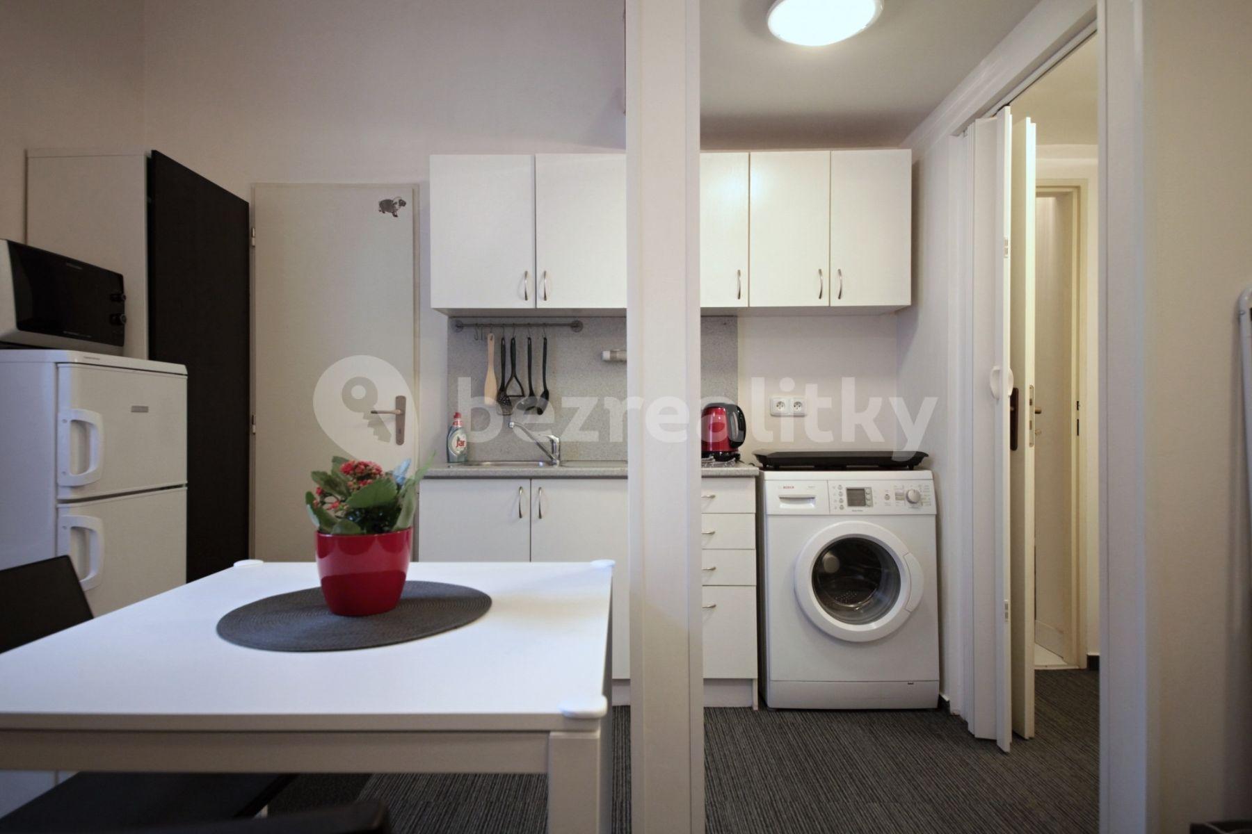 Prenájom bytu 1-izbový 24 m², Tyršova, Praha, Praha