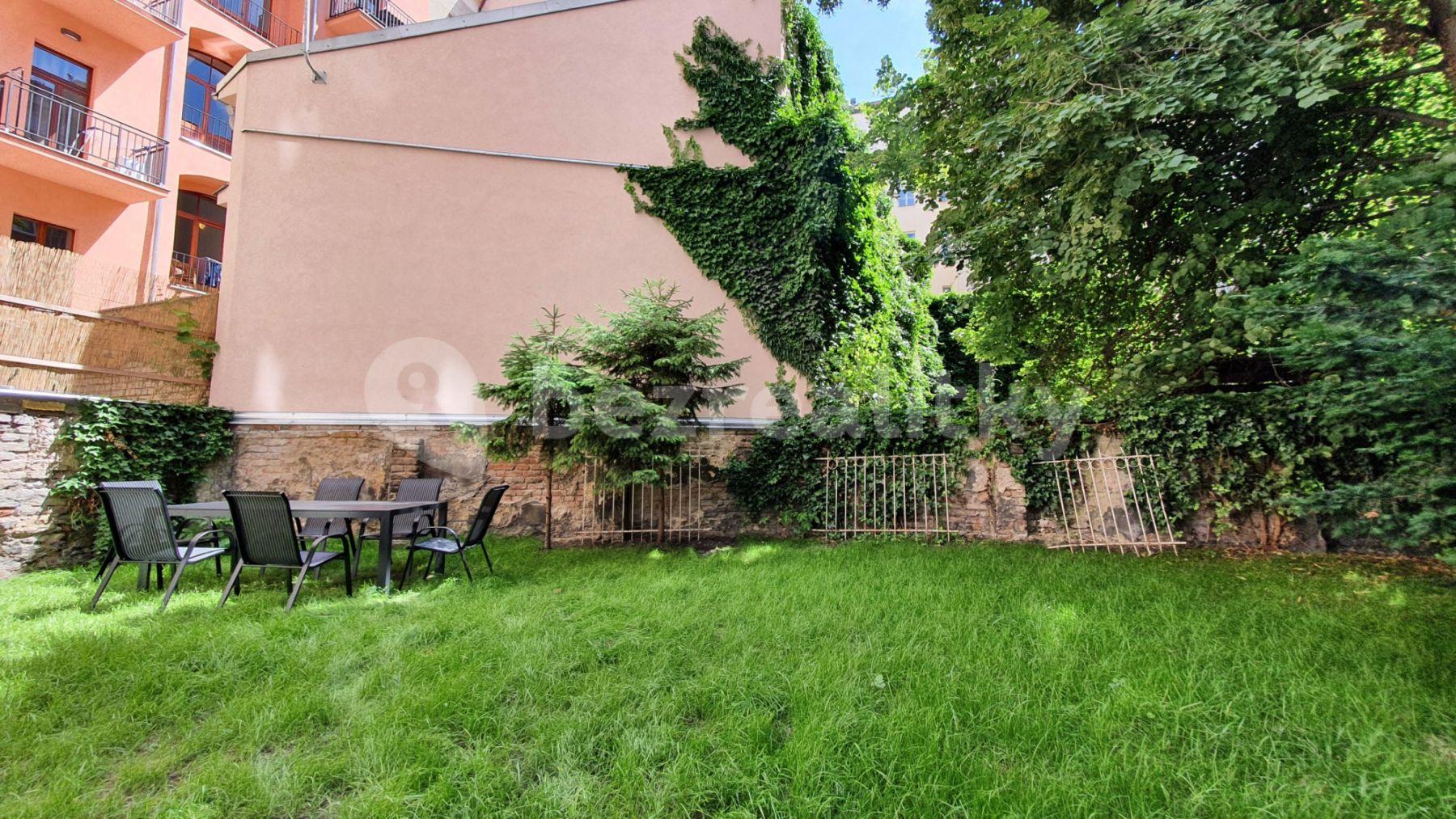 Prenájom bytu 1-izbový 24 m², Tyršova, Praha, Praha