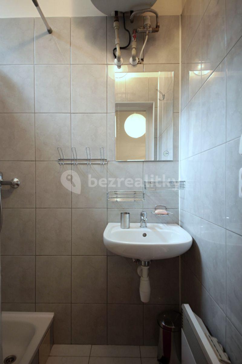 Prenájom bytu 1-izbový 24 m², Tyršova, Praha, Praha