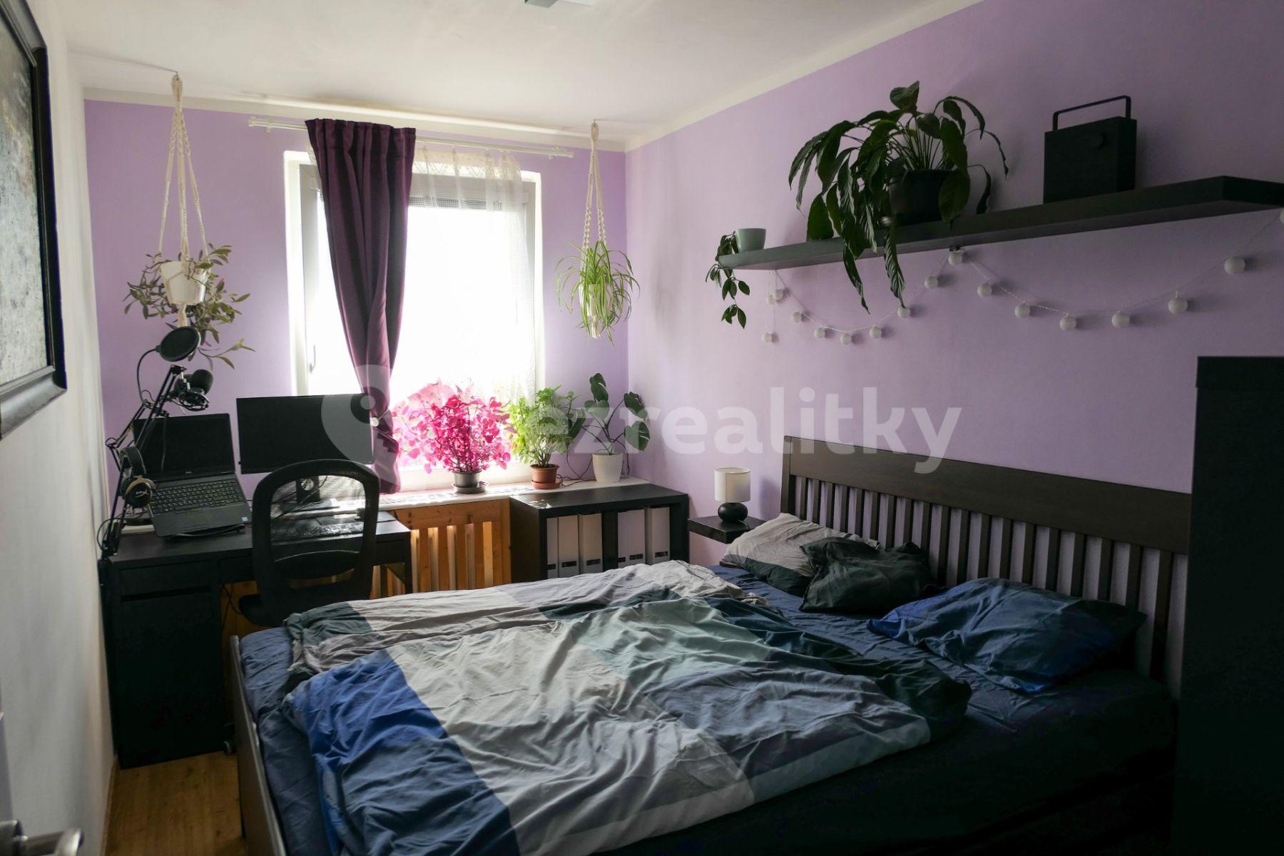 Prenájom bytu 3-izbový 55 m², Litvínovská, Praha, Praha