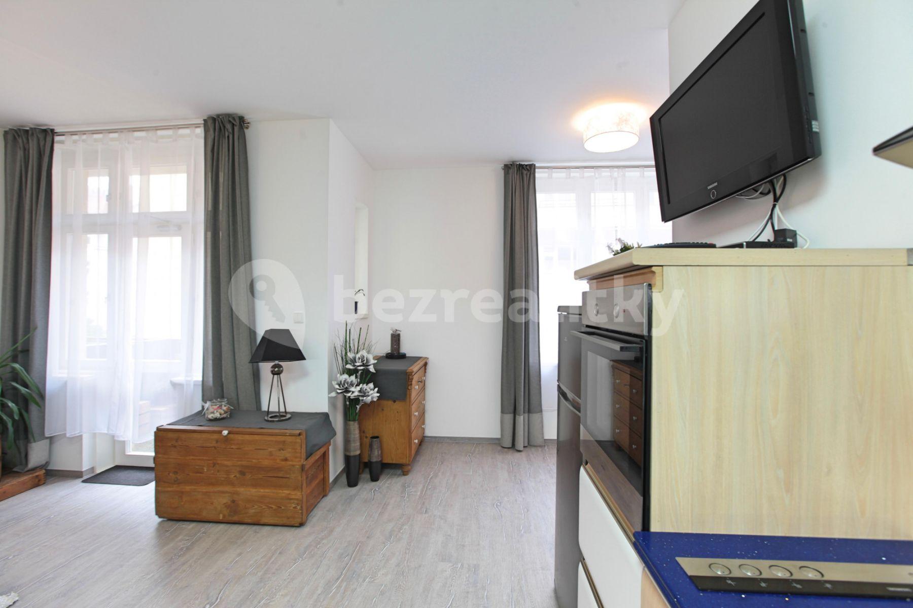 Prenájom bytu 2-izbový 56 m², Slovinská, Praha, Praha