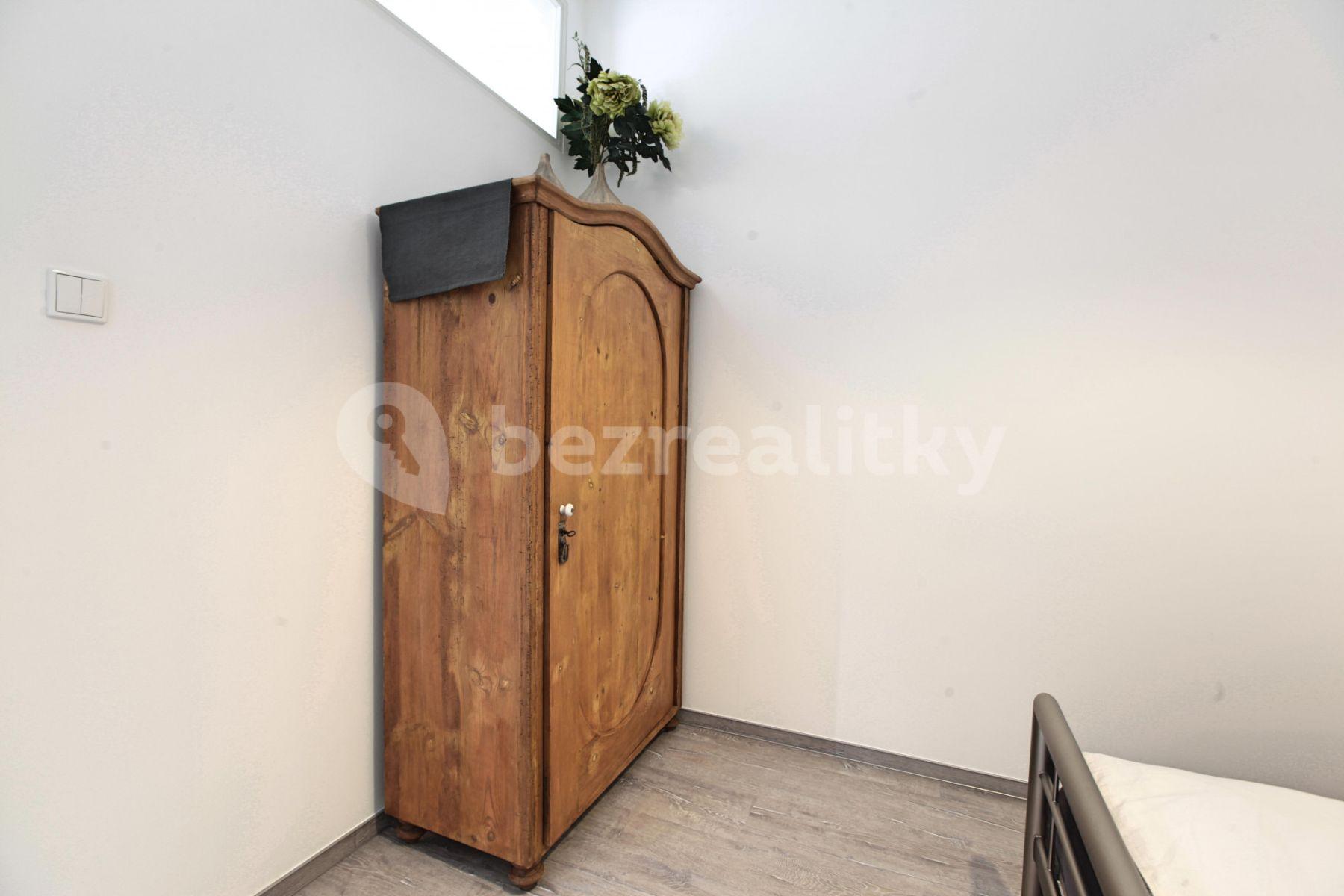 Prenájom bytu 2-izbový 56 m², Slovinská, Praha, Praha