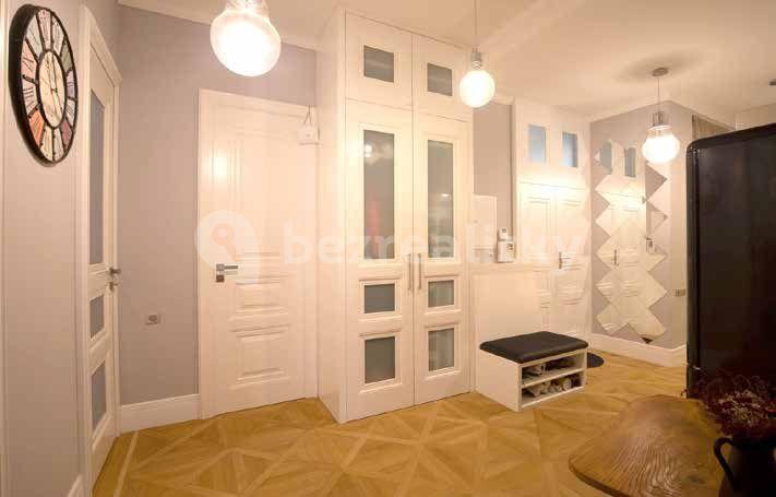 Prenájom bytu 3-izbový 92 m², Ostrovní, Praha, Praha