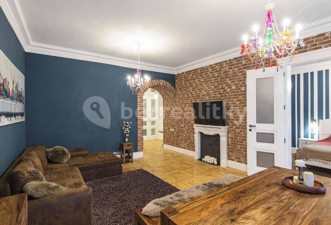 Prenájom bytu 3-izbový 92 m², Ostrovní, Praha, Praha