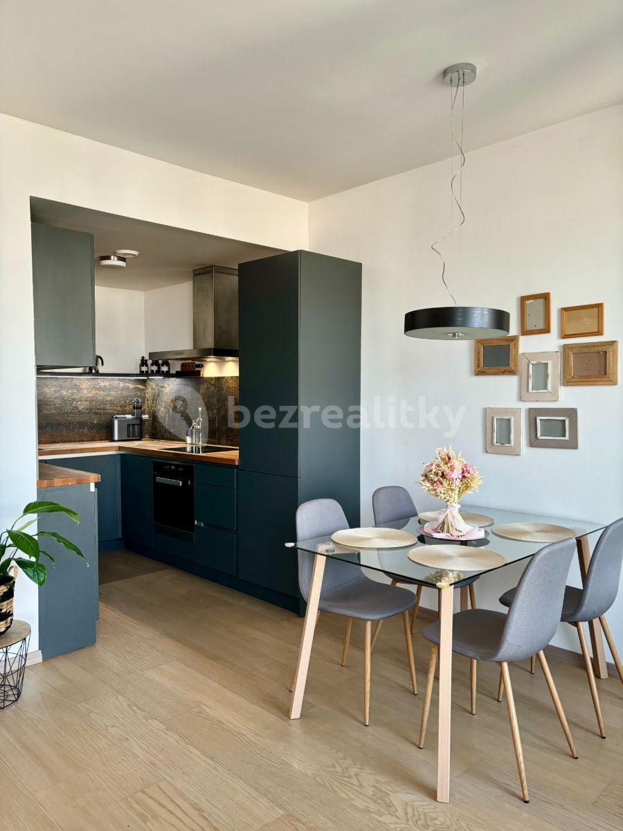 Predaj bytu 2-izbový 56 m², Landererova, Bratislava - mestská časť Staré Mesto, Bratislavský kraj