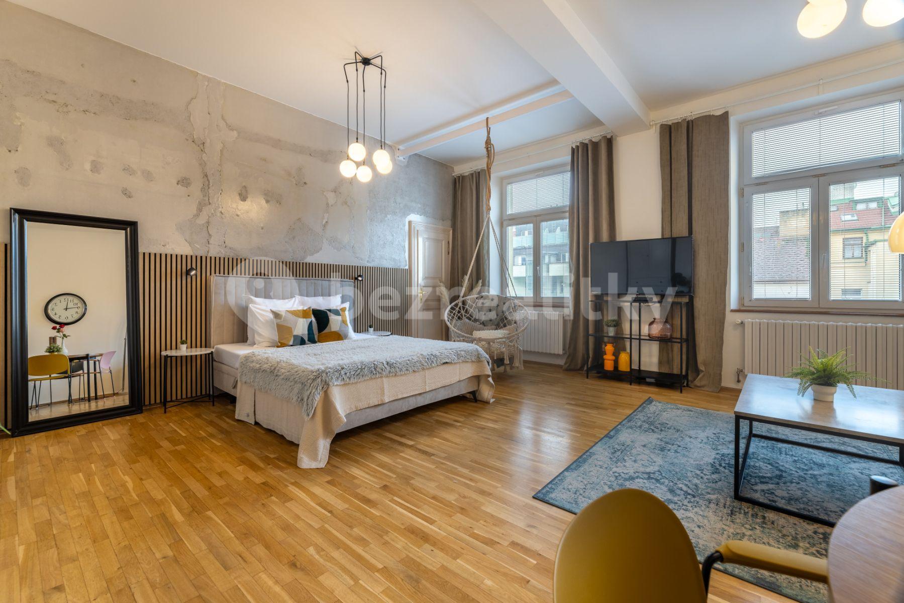 Prenájom bytu 4-izbový 160 m², Ruská, Praha, Praha