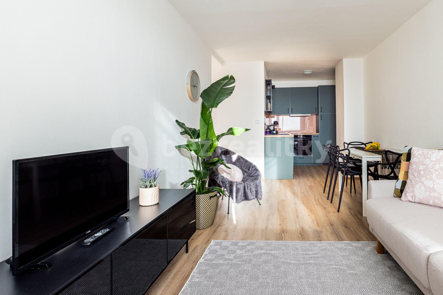 Prenájom bytu 2-izbový 45 m², Tusarova, Praha, Praha