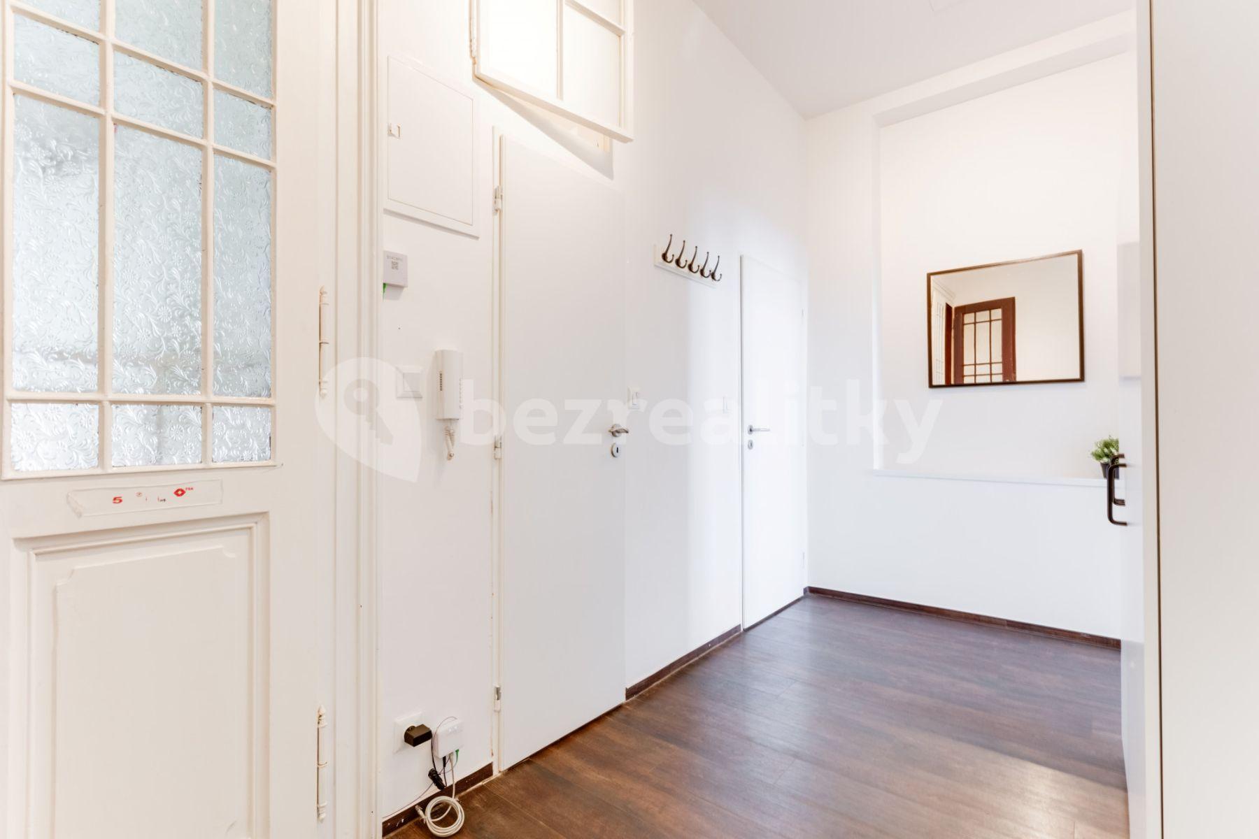 Prenájom bytu 1-izbový 55 m², Lublaňská, Praha, Praha