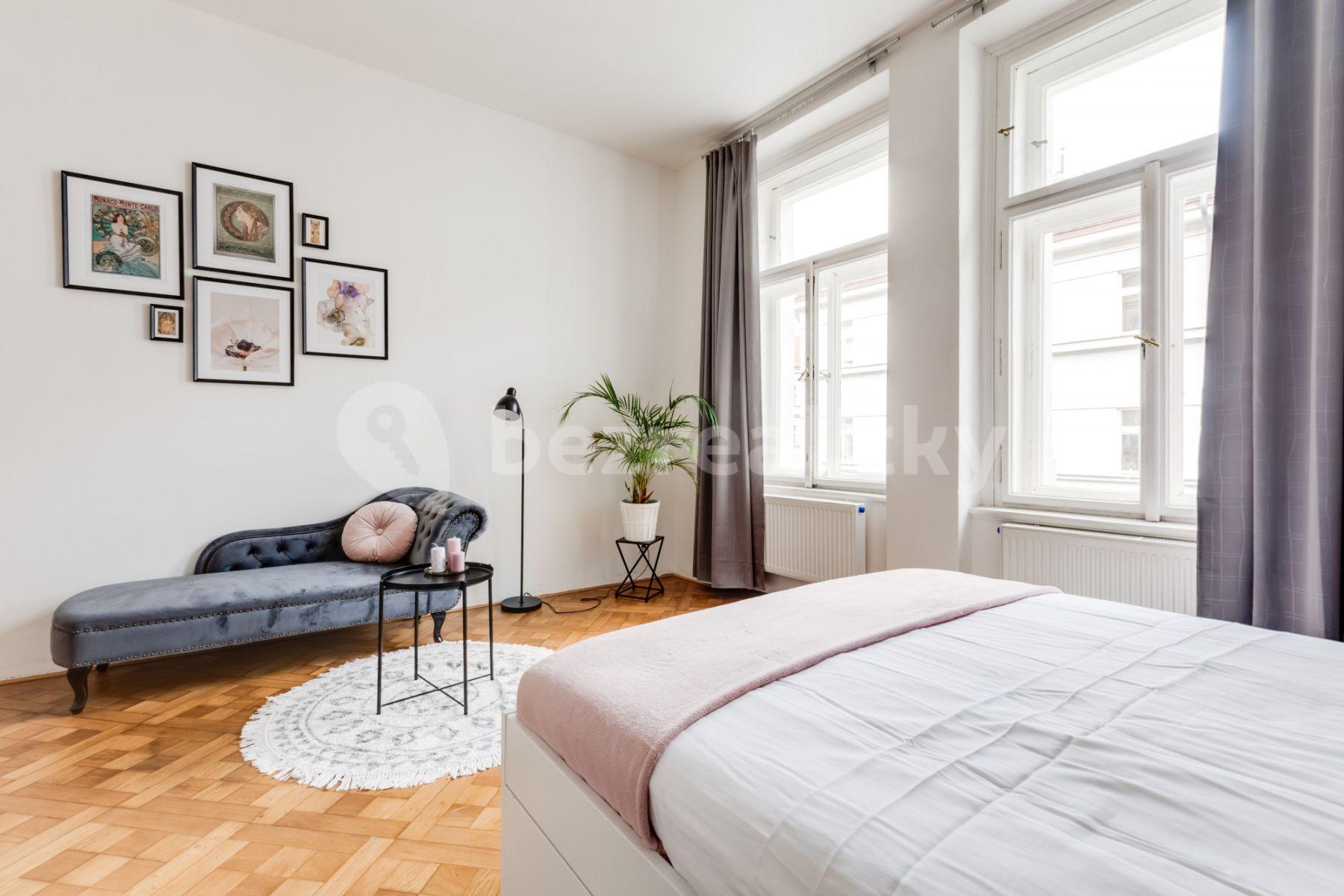 Prenájom bytu 1-izbový 55 m², Lublaňská, Praha, Praha