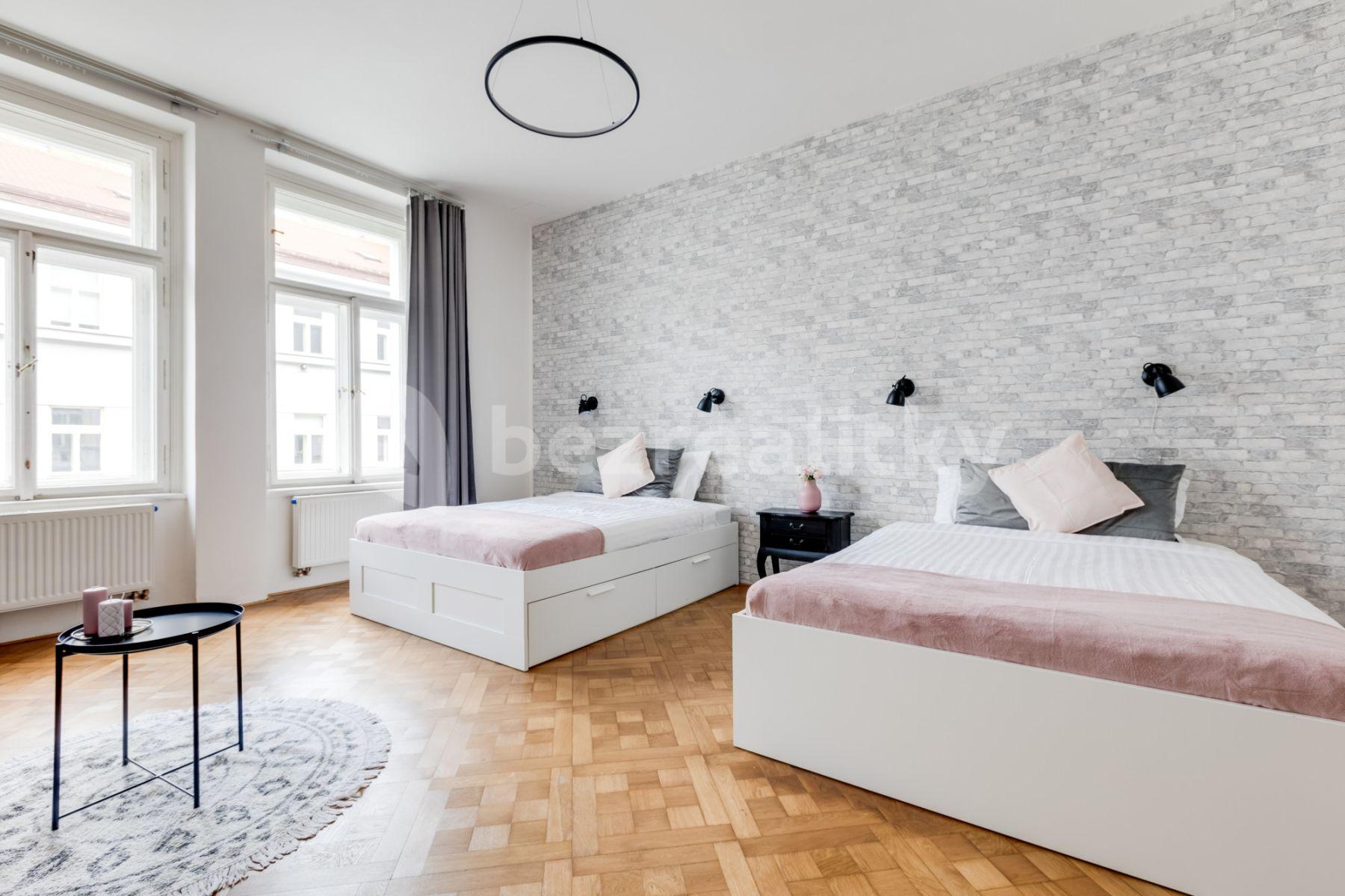 Prenájom bytu 1-izbový 55 m², Lublaňská, Praha, Praha