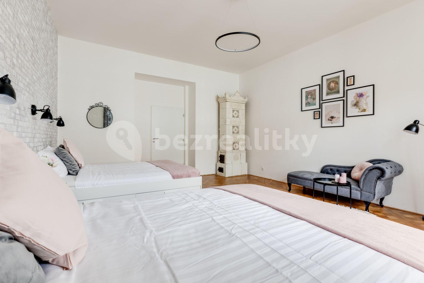 Prenájom bytu 1-izbový 55 m², Lublaňská, Praha, Praha