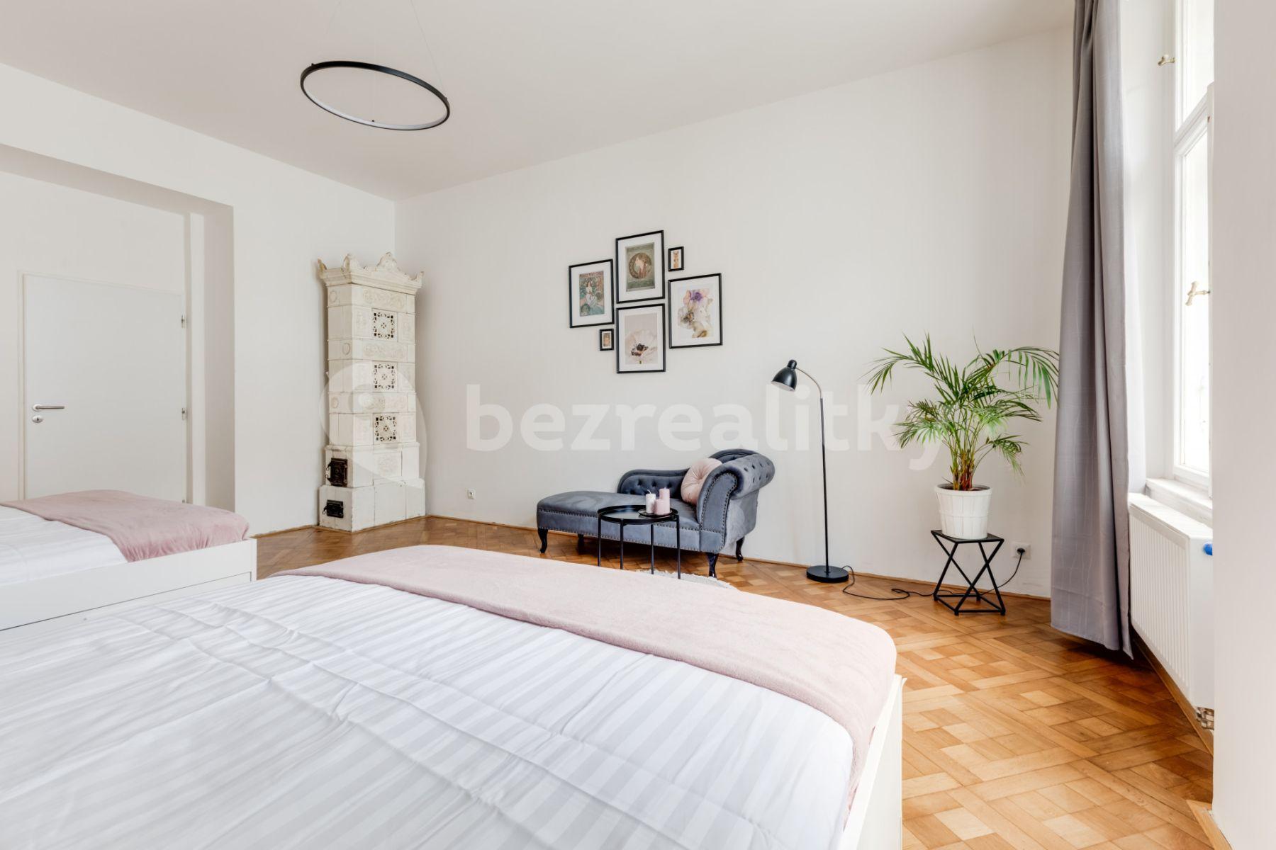 Prenájom bytu 1-izbový 55 m², Lublaňská, Praha, Praha