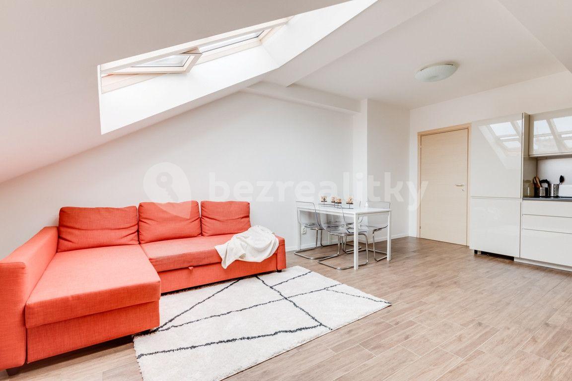 Prenájom bytu 2-izbový 55 m², Legerova, Praha, Praha