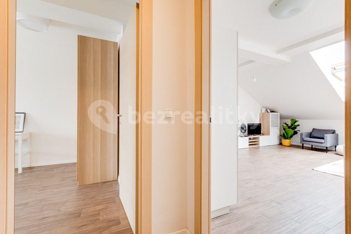 Prenájom bytu 2-izbový 55 m², Legerova, Praha, Praha