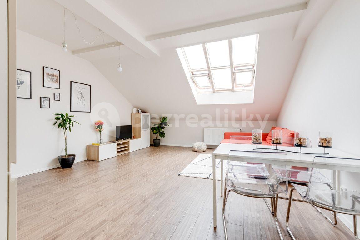 Prenájom bytu 2-izbový 55 m², Legerova, Praha, Praha